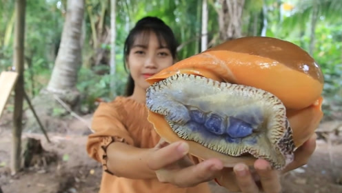漂亮的海蜗牛,看农村小姐姐是怎么吃它的,好有食欲
