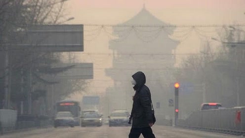 天空灰蒙蒙,网友感叹"又是熟悉的味道",雾霾又来了?