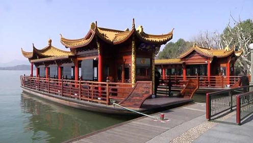 西湖游船恢复经营,码头配备隔离船,游客船夫互相检查健康码