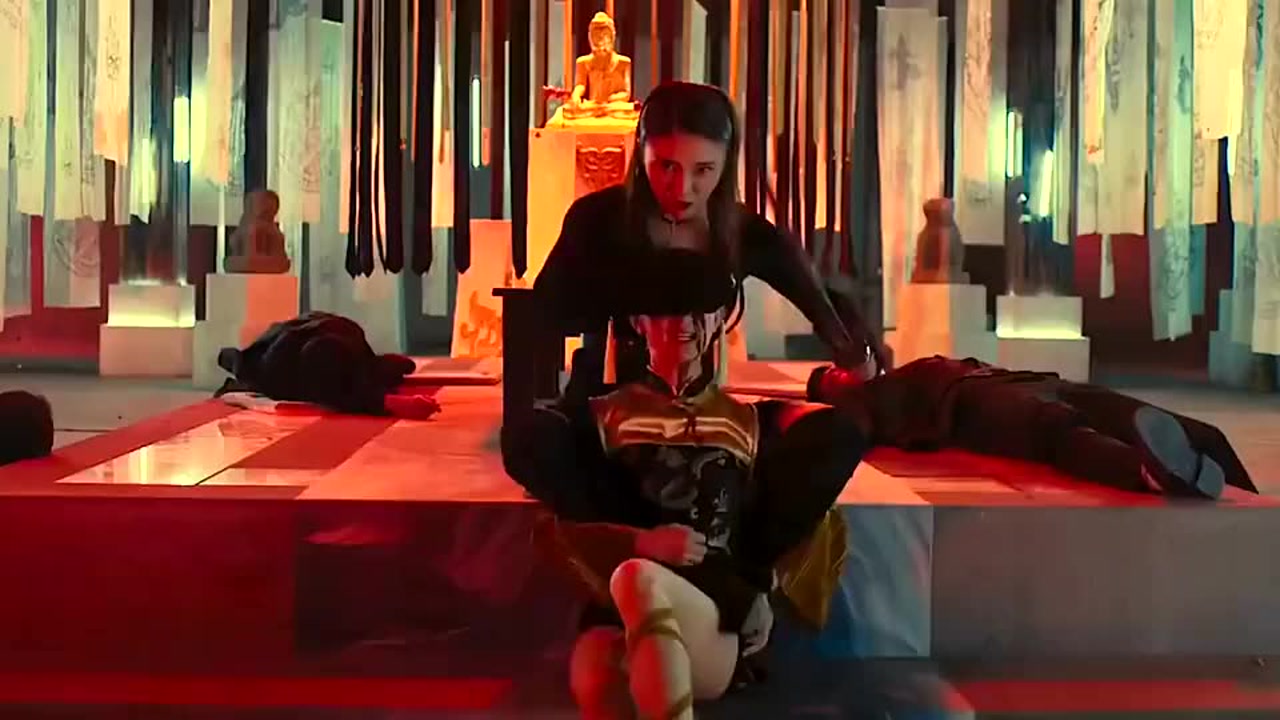 美女化身女特工,动作帅气,气质超a