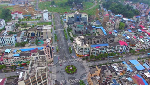 航拍贵州天柱县城,贵州黔东南发展最快的城市之一