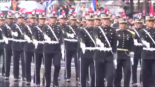 中国三军仪仗队正步墨西哥阅兵,引得全场瞩目