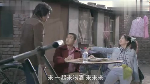 姑娘烂醉与短剧的交织