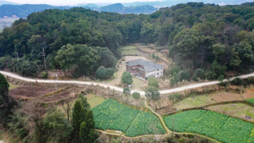 隆回:狐狸岛旁的小木屋,装饰着五颜六色的梦!