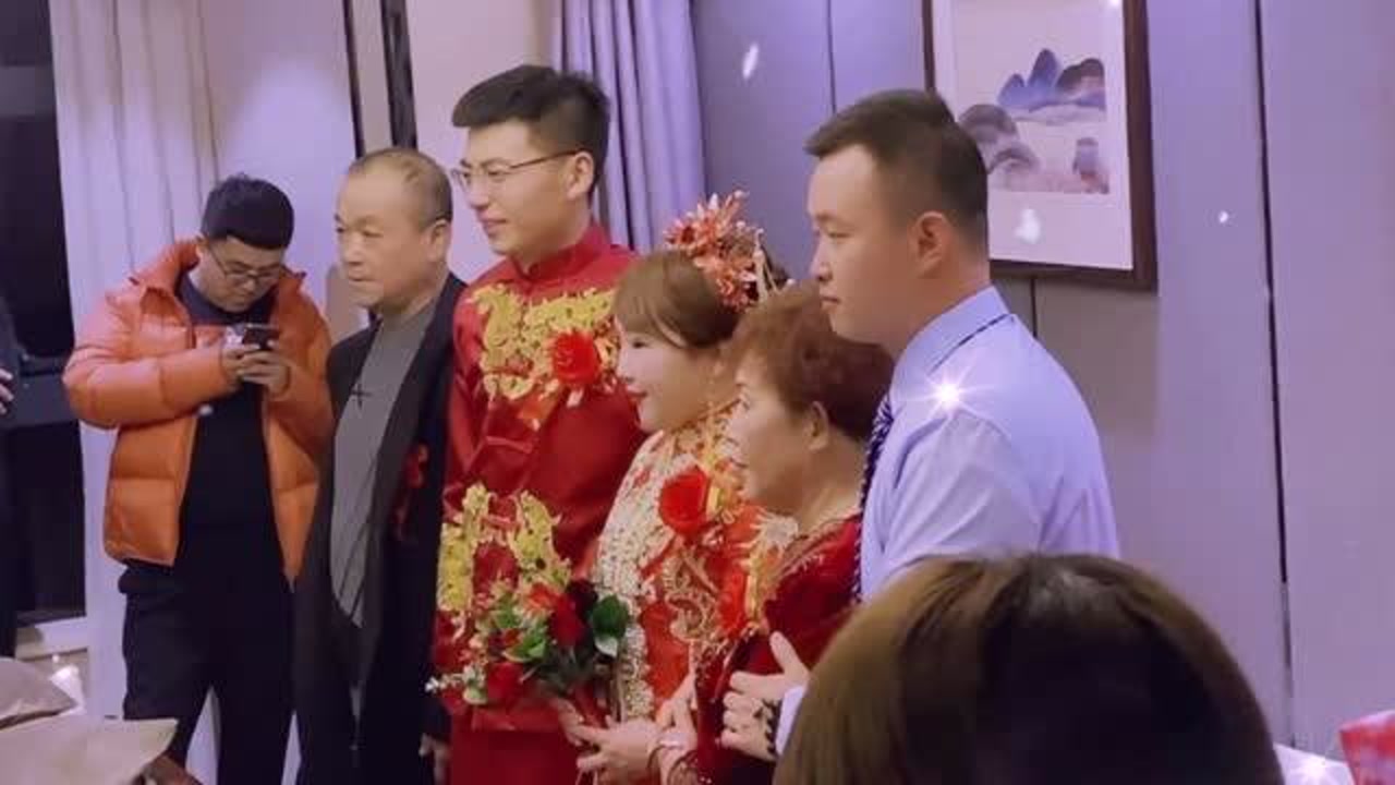 胥渡吧小蝶出嫁了,没想到被一位粉丝娶走了,一看就是嫁给了爱情!