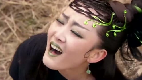 广亮被困在蛇妖肚子里,不料蛇妖放了个屁,竟把他放了出来!
