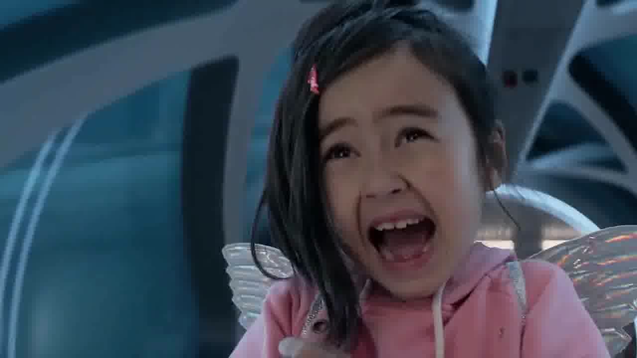 巨齿鲨:一头史前杀人巨兽忽然出现,小女孩一声尖叫,赶