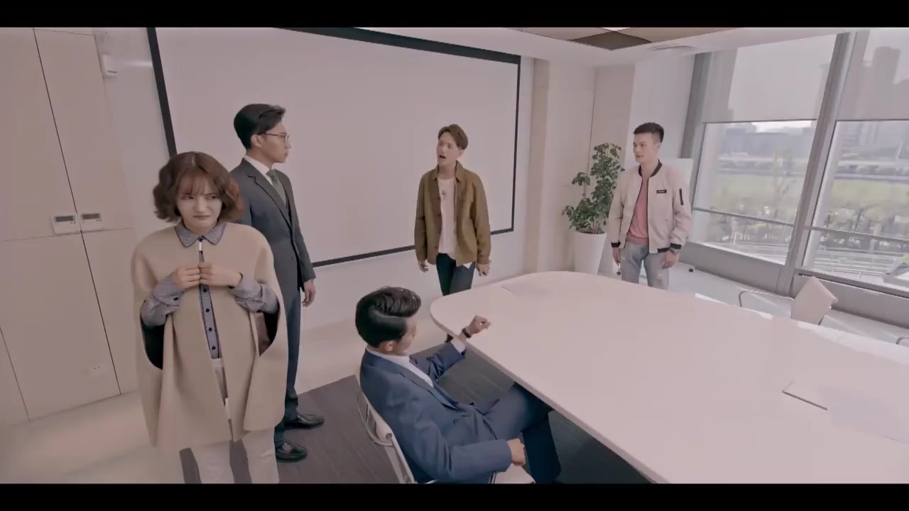 白欣欣哄崔皓月,假装成为沈亦臻,可却掩饰不了独有的眼神