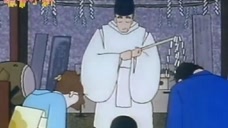 小新一家在祷告,不料小新不小心坐坏了摄影机,真心疼啊