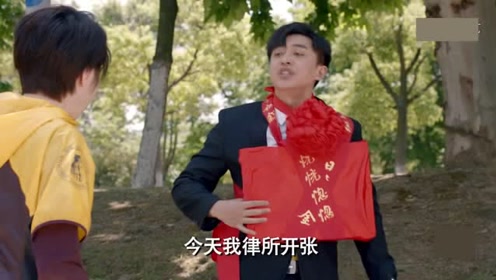 爱情公寓5:张伟真的有做律师的天赋?只有他自己信了!
