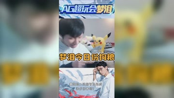 女友在线撸猫，梦泪回头一笑宠溺满满！