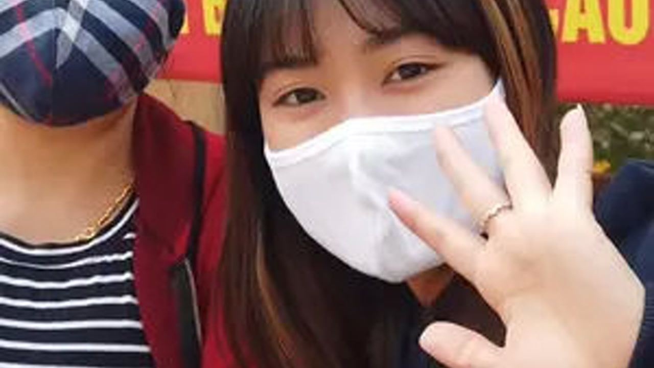 越南丈母娘突袭来到河内看望阿荷,中国女婿刘刘第一次见面太紧张