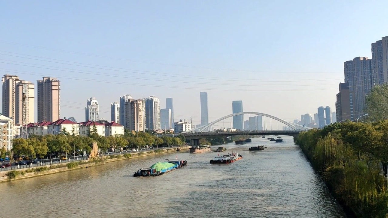 魅力无锡,站在梁溪大桥上看京杭大运河无锡段