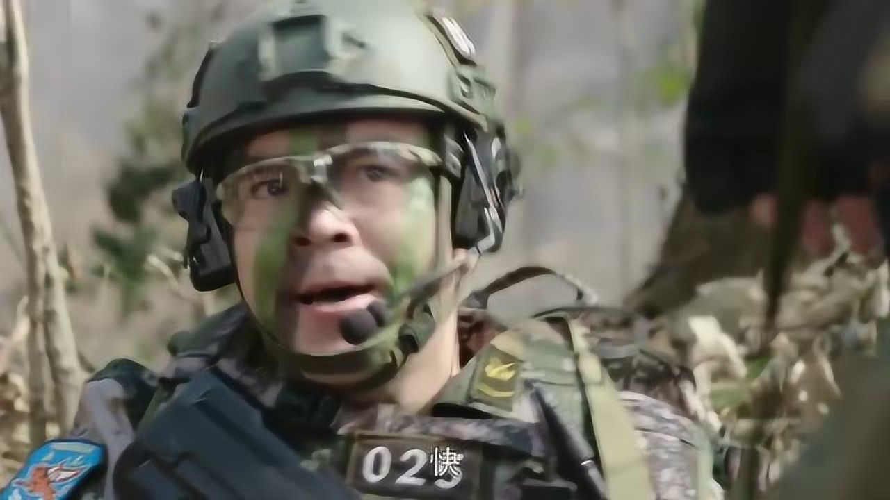 女特种兵警告队友,现在需要的是沉稳,不是盲目吃醋