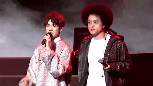 王源赵英俊现场合唱《悟空传,配合的也太好了吧,舞台效果超赞!
