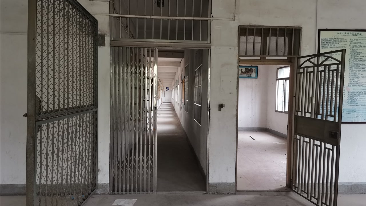 走进废弃的合肥监狱,看看真实的监区和宿舍,如今空无一人