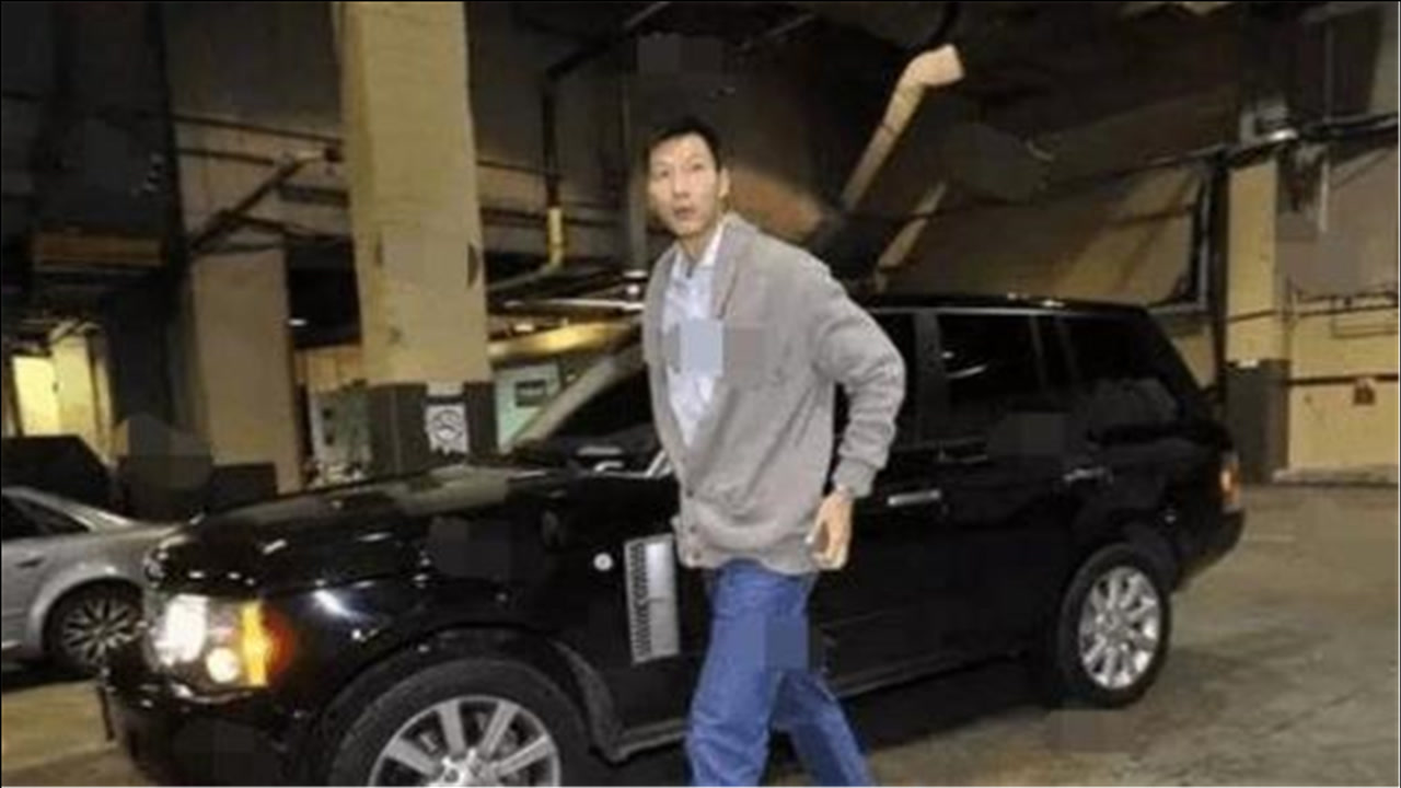 易建联座驾终"曝光"?宝马x5算个啥,这款车在国内找不到第二台