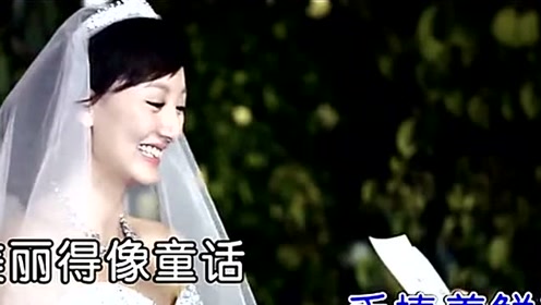 结白的婚纱手捧着鲜花_洁白的婚纱手捧着鲜花