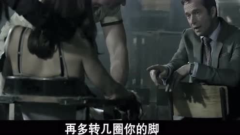 美女被抓受尽非人待遇,这帮坏人的刑具比老虎凳还厉害!