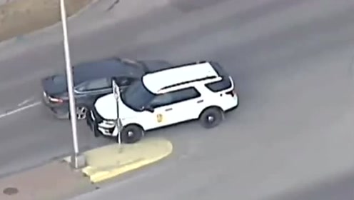 美国警察办案现场 封锁道路追赶飞车党 不料对方是个青铜 腾讯视频