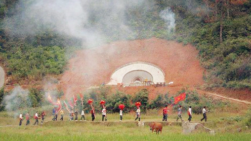 湖北农民祖坟冒出青烟,考古专家闻讯而来,看了一眼后说道:封山!