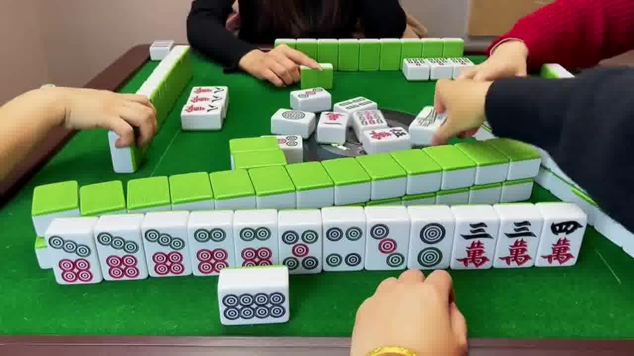 四川麻将:麻友直雨损失两分,还杠掉我一个五筒,好气!