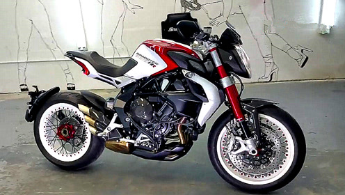 实拍库存的奥古斯塔800rr,肌肉感十足的重机车!