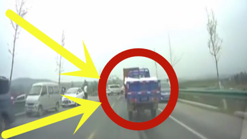大货车来不及刹车!三轮车毫无生还之地!太惨了!