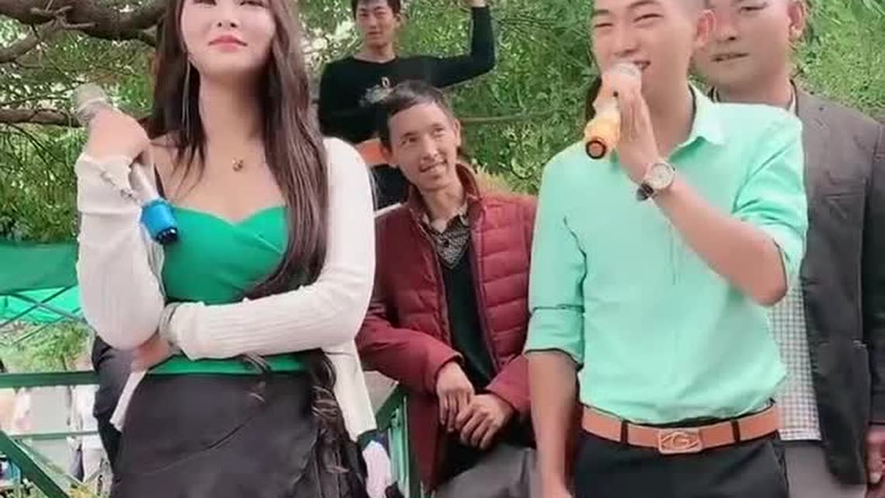 00:37   云南山歌:这个哥哥不要脸,天天跟着小妹粘,演唱:陈林
