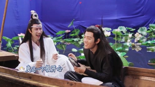 肖战和王一博式片场欢乐互动,两个幼稚的大男孩