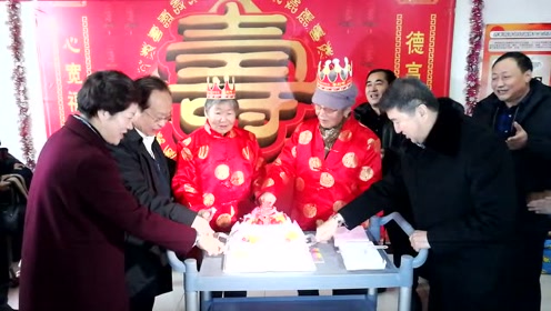 护养院老人过生日