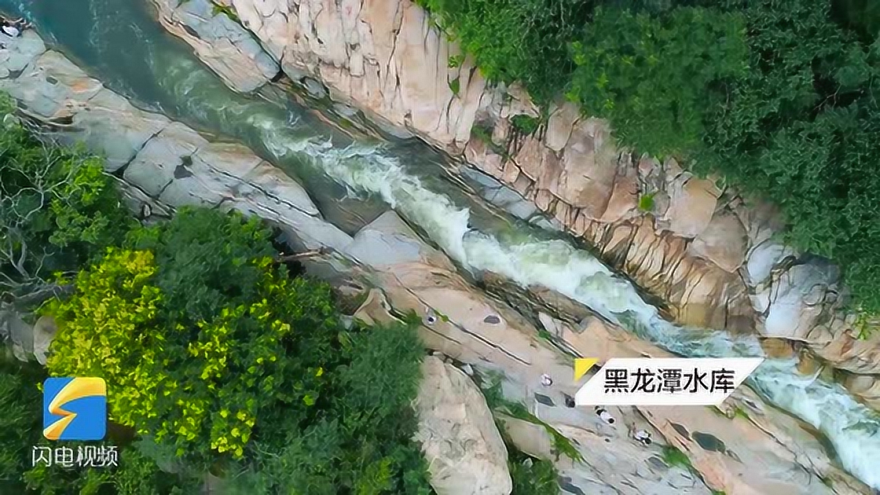 航拍 | 雨后泰山黑龙潭再现飞流瀑布美景 奔泻而下蔚为壮观