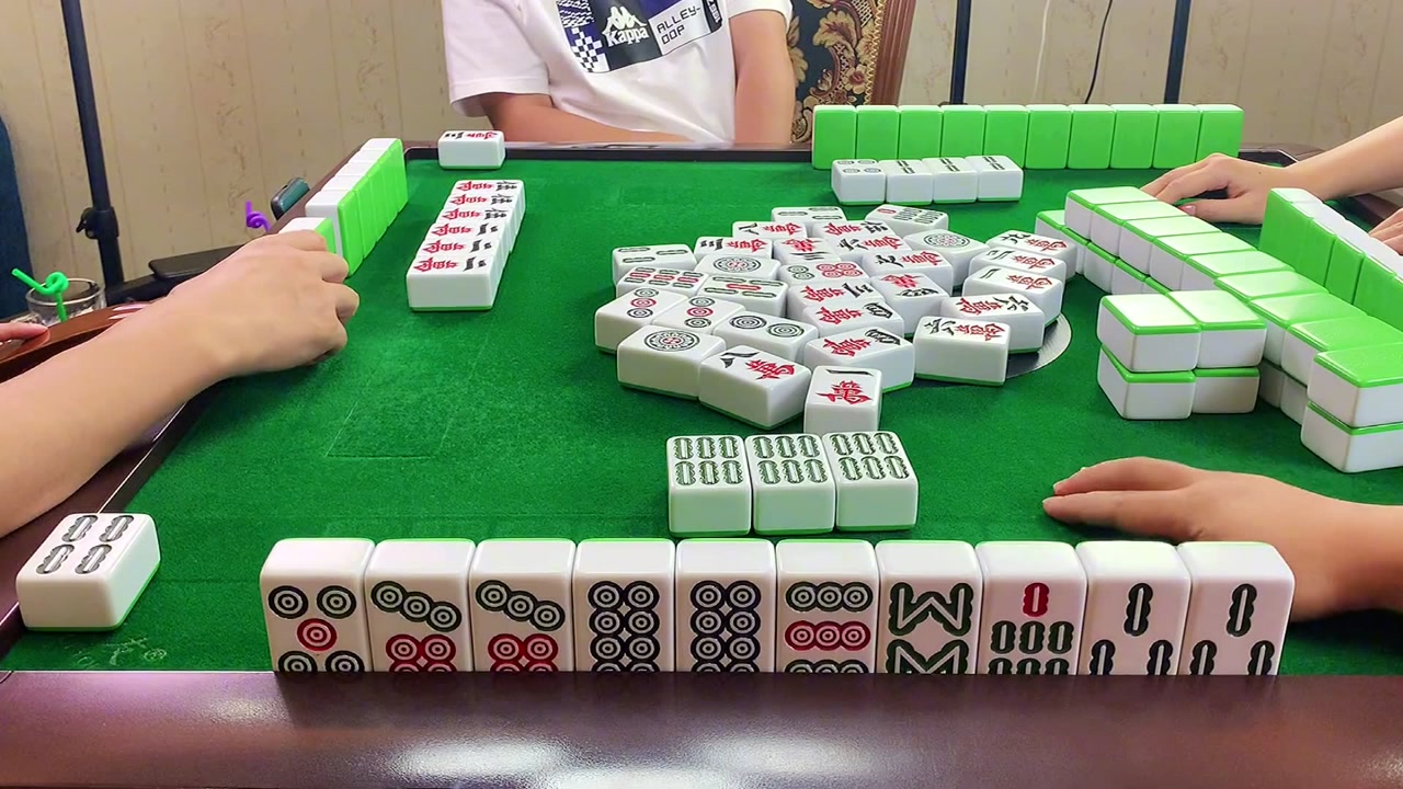 四川麻将:茂茂沙漏的气势太强,能跑路都算运气好