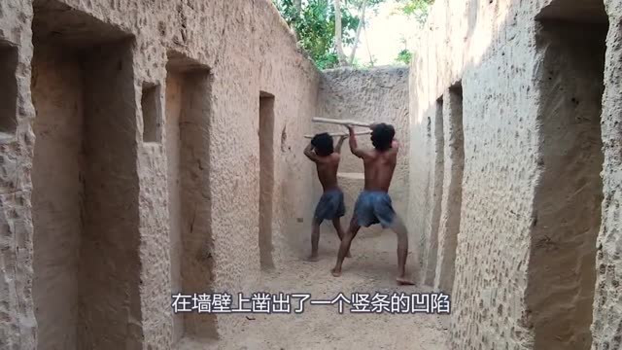 兄弟二人野外徒手建房,看到成品,简直太惊艳了!