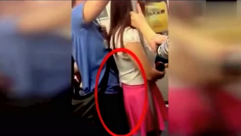 女子健身房锻炼 两男子伸手就摸女方隐私部位