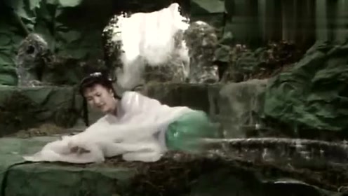 白蛇传:端午节是白素贞和小青渡劫的时候,小青现出了原形
