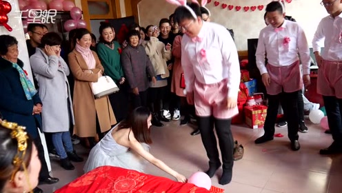 "邢捕头"范明参加继子婚礼,穿着潮流现场夸赞儿媳