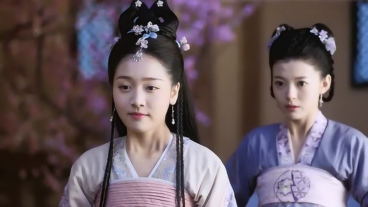 明月照我心:云伺大半夜跑来看王妃说她是属于自己的,这要挖王爷墙脚呐