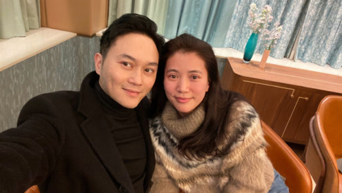 张智霖袁咏仪晒素颜照 庆祝结婚19年面红似初恋