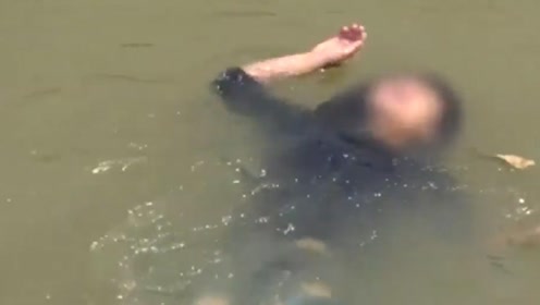 女子跳河自尽结果因为会游泳在河里边哭边游 最终被救援人员救上岸