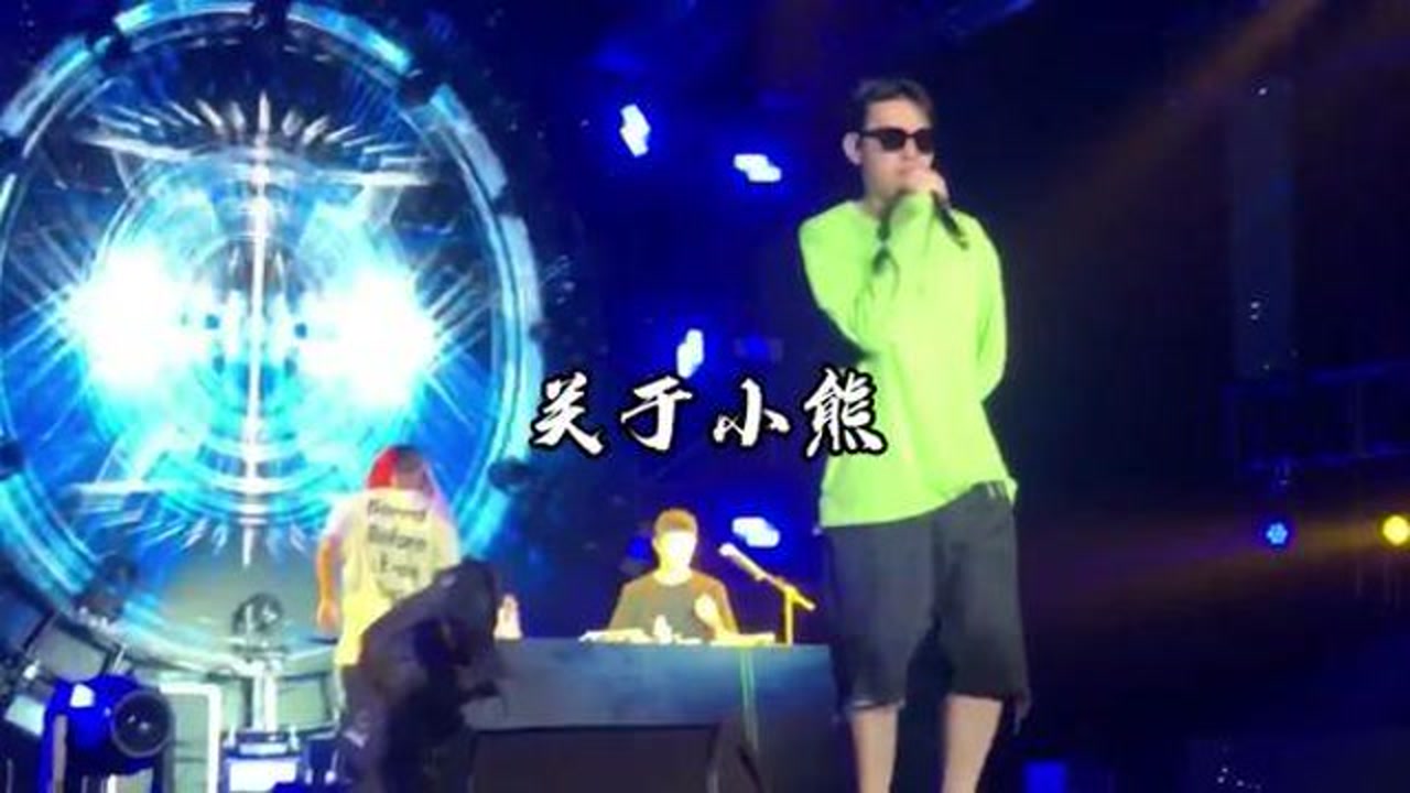 "它的填充物是遗憾 笑脸是假装"#关于小熊 #蛋堡
