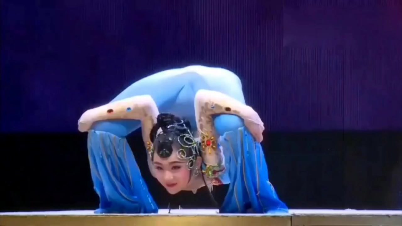 美女杂技表演,精彩