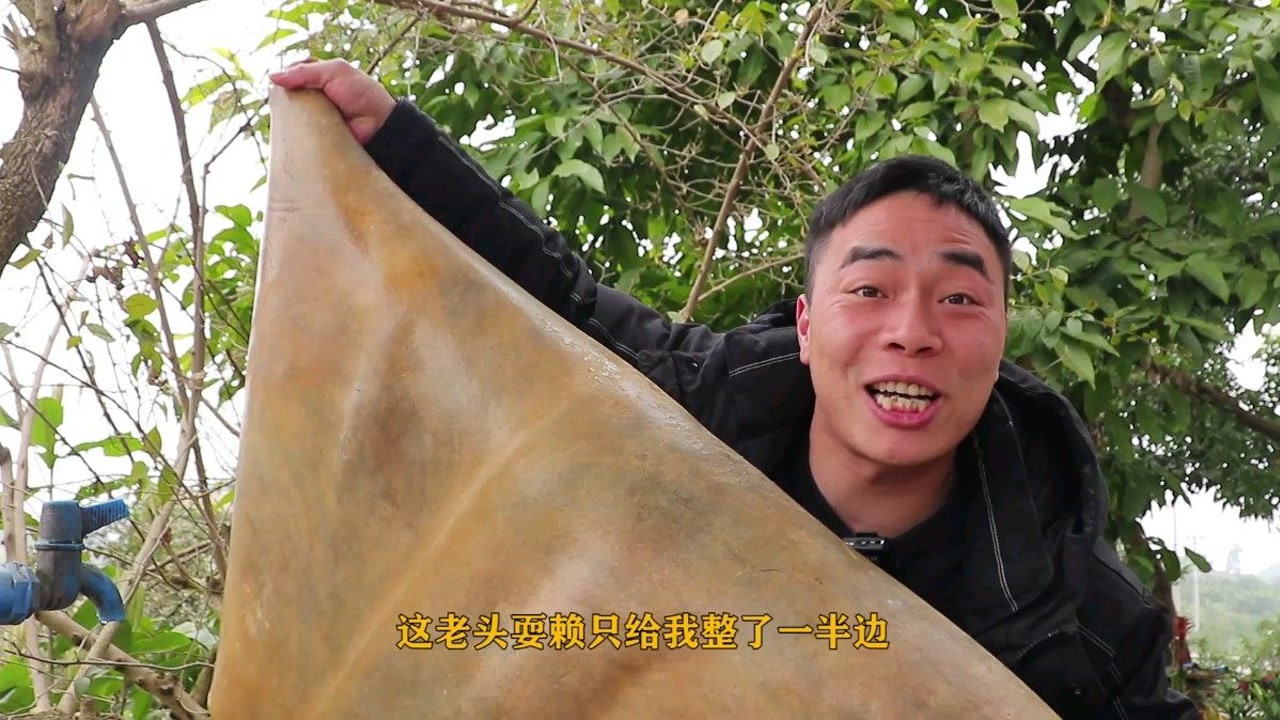 老丈人给歪厨子女婿拿来一块牛皮,吃着软糯q弹