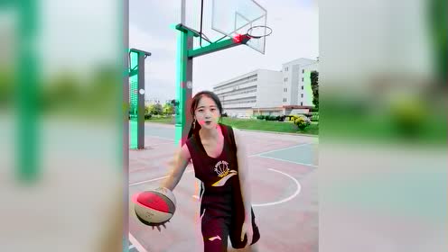 打篮球的女孩最美！