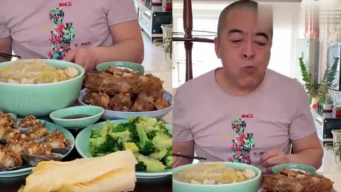 东北大哥开吃了,鲍鱼,炖粉条,大骨头,恕我直言流口水