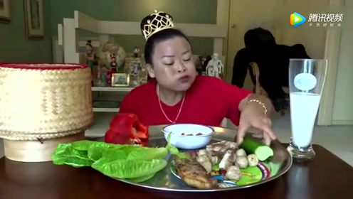 吃播大胃王:泰国大妈喜欢吃肥肉,好吃到形象都不要了