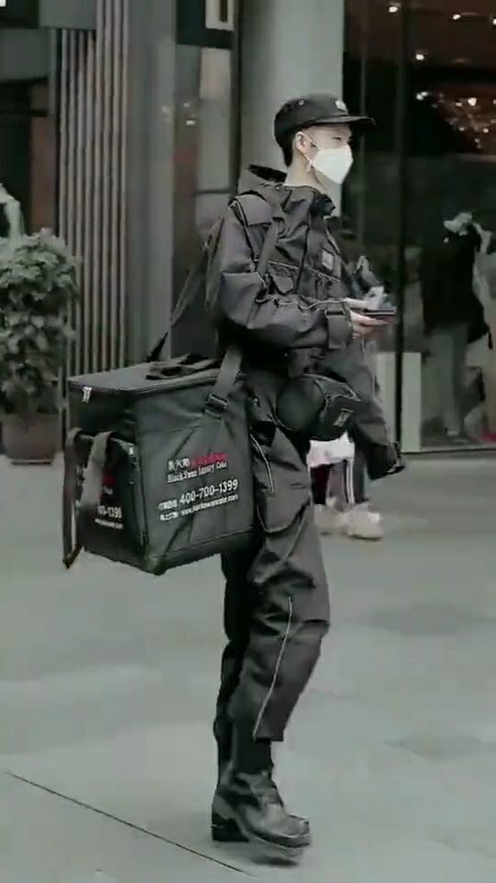 黑天鹅外卖员,身高180以上,必须会双语