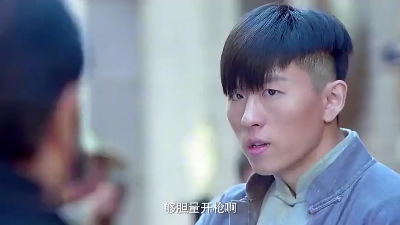 百战天狼:鬼子特工要杀车夫,怎料车夫是黑帮老大,吓得仓皇逃窜!
