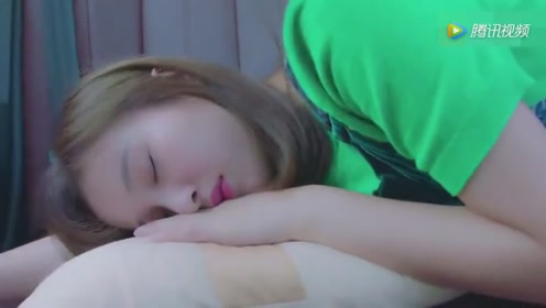 挠女老总脚心_挠美女脚心(2)