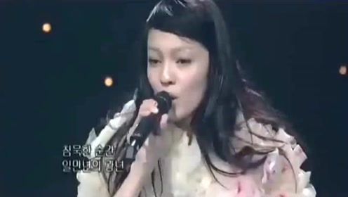 张韶涵当年在韩国开演唱会，一首《欧若拉》震